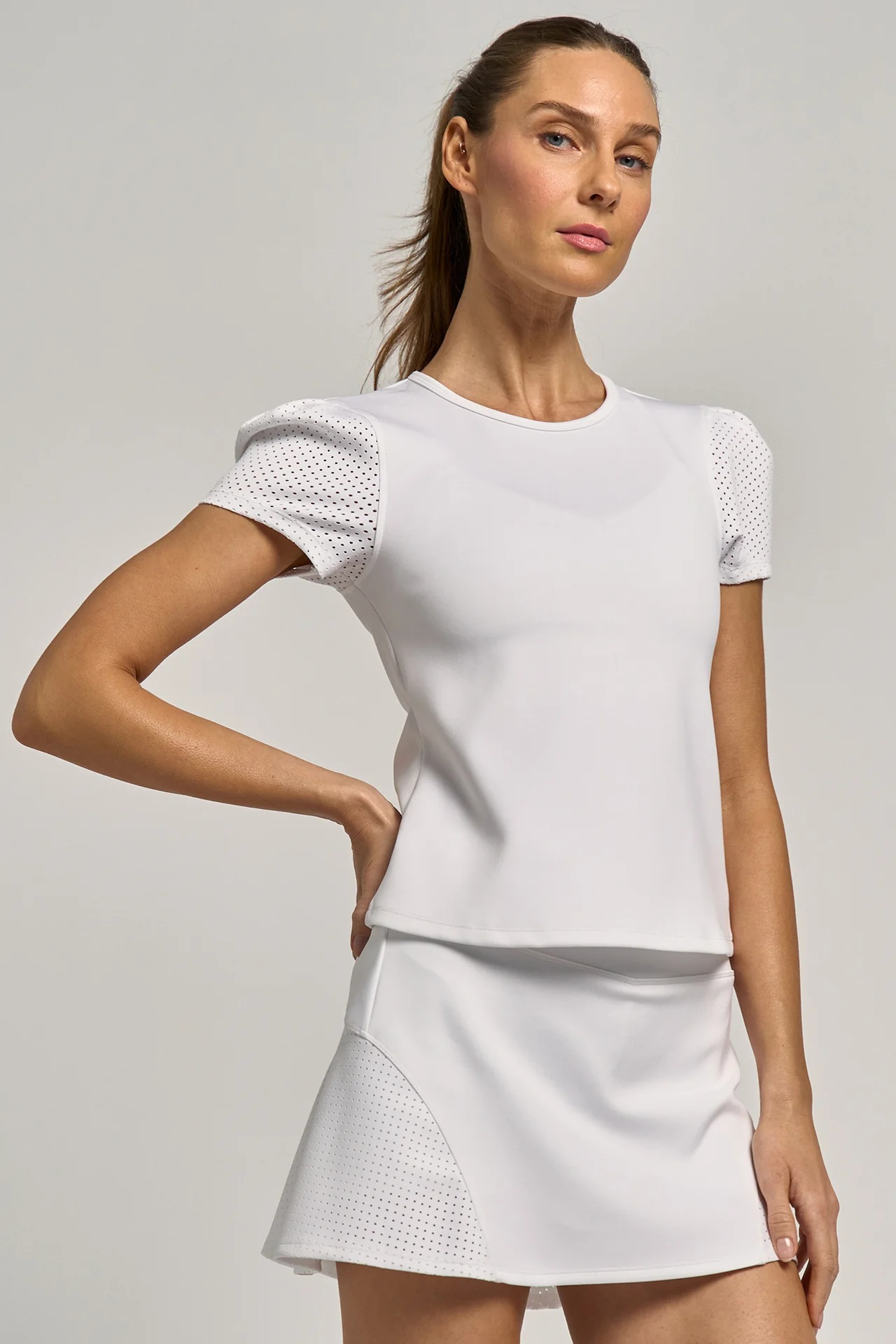 LiftSkortWhiteトルソーコーディネート写真