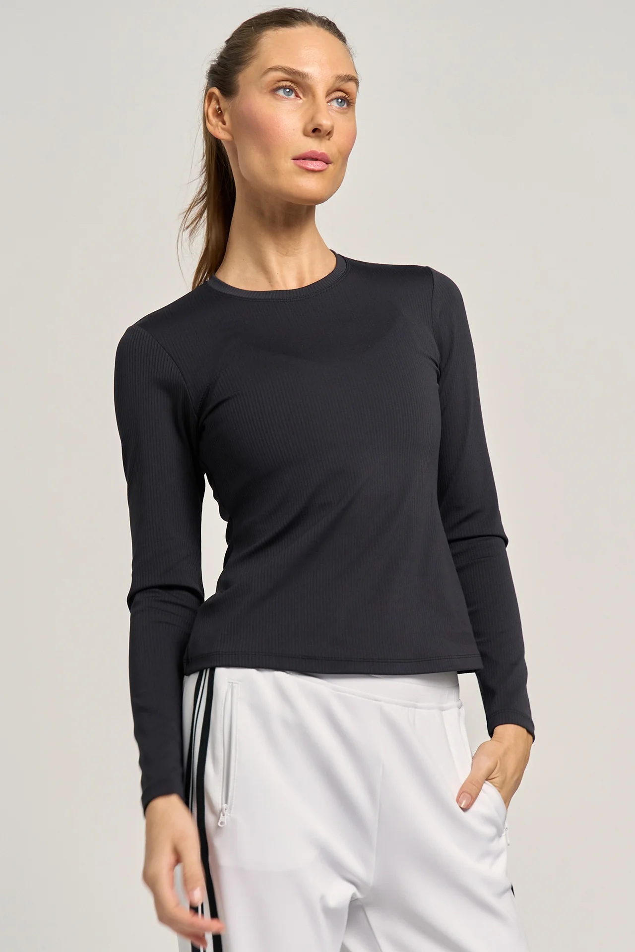 StellarTopBlackトルソーコーディネート写真