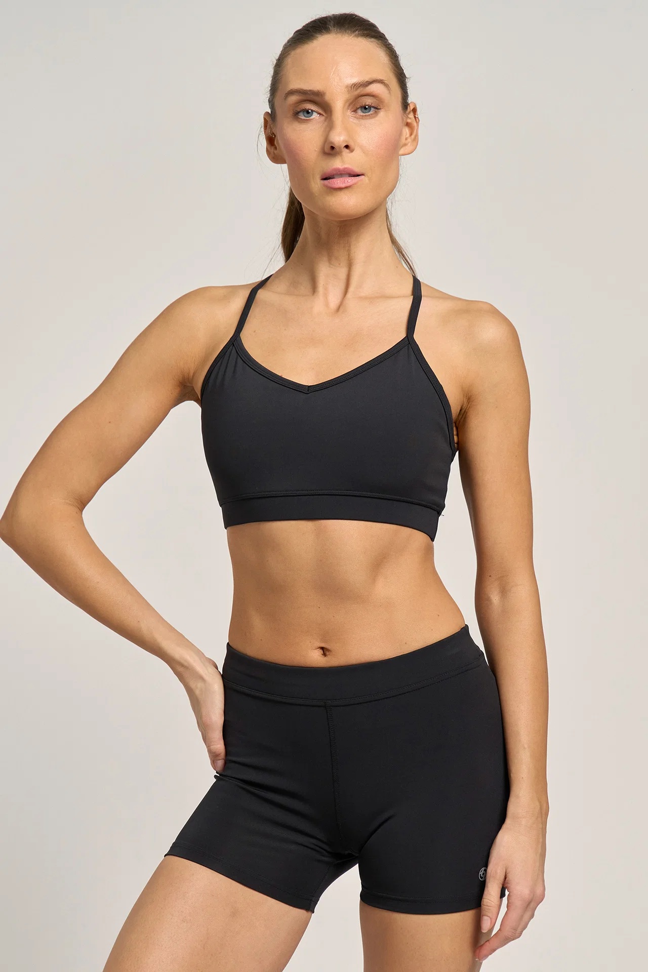 CapsuleBraBlackトルソーコーディネート写真