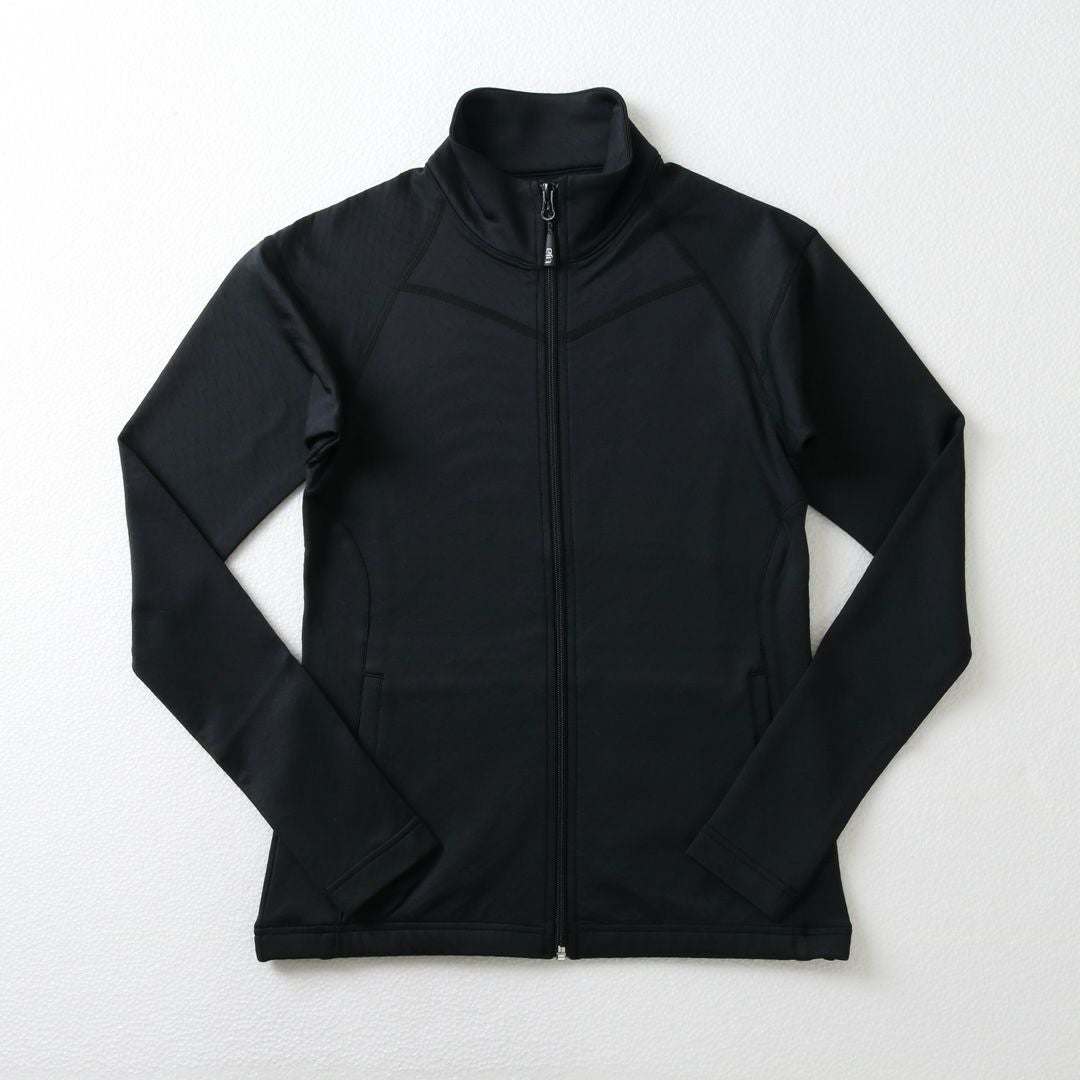 テニスウェアアウターは普段使いもできるお洒落な仕上がり