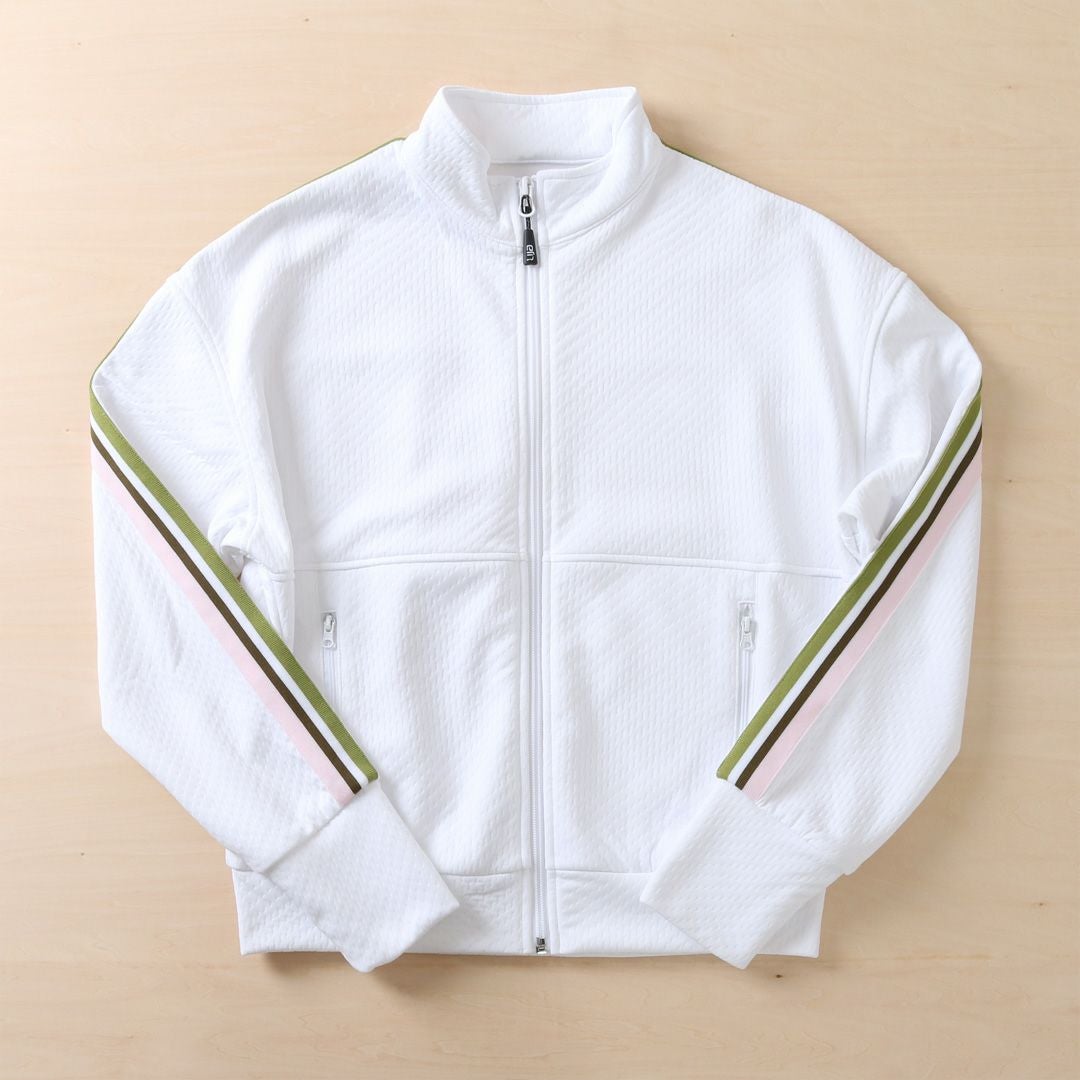 テニスウェアアウターは普段使いもできるお洒落な仕上がり