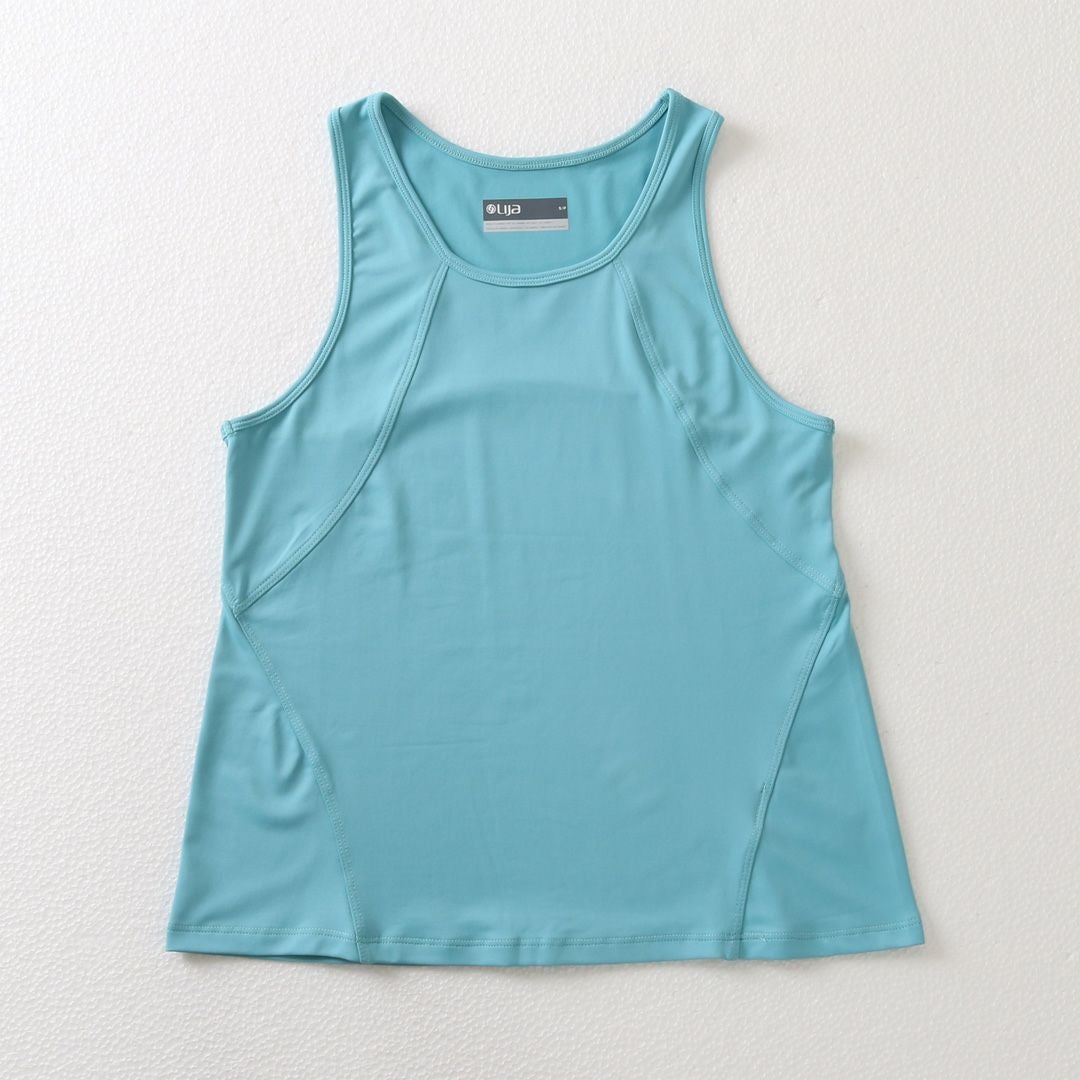 テニスウェアノースリーブ|キレイに魅せるシルエットが得意です