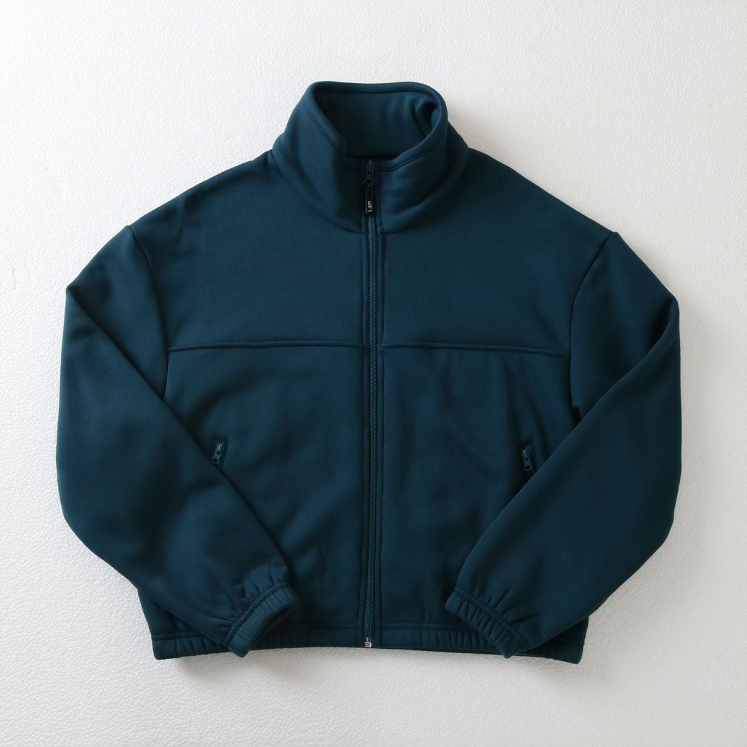 テニスウェアアウターは普段使いもできるお洒落な仕上がり